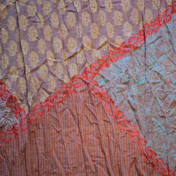 Schal aus Baumwolle mit Quaste, schoko, türkis, weiß mit großen Quermustern. Detailansicht