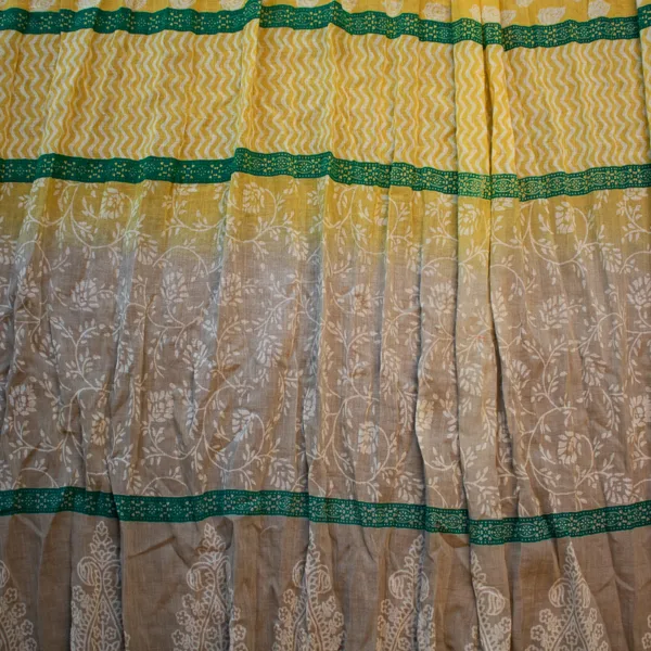 Schal aus Baumwolle mit Quaste, senfgelb, taube, grün mit Mustern und Punkten. Detailansicht