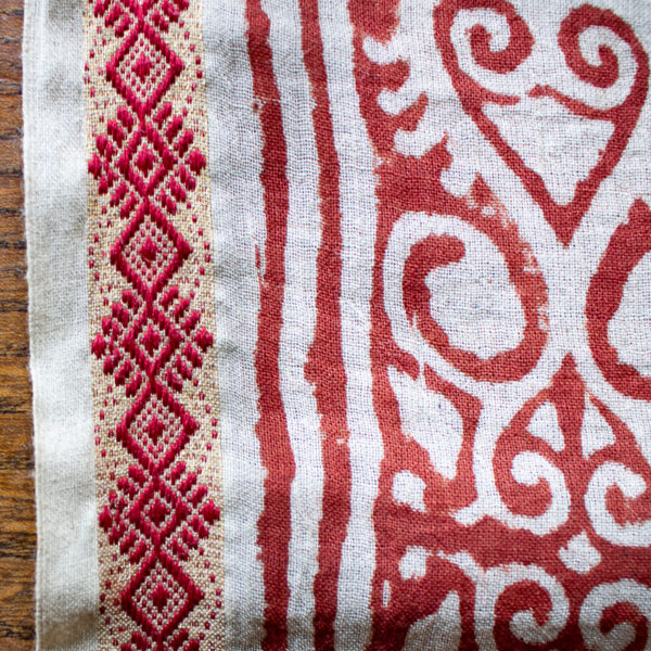 Schal Baumwolle Ecru & Rot mit gewebter Borte