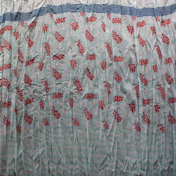 Schal aus Baumwolle mit Fransen, helles Türkis, rot, blau Muster. Detailansicht