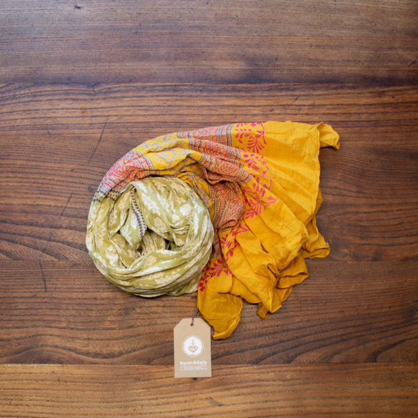 Schal 100% Baumwolle von Sarah und Sally Streumuster und Borte. Orange | Rot | Blau | Gelb | Weiß | Taube
