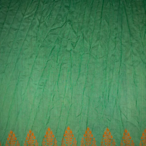 Schal aus Baumwolle von Sarah und Sally mit Quasten, saftig Grün, bunte Borte mit Stickerei