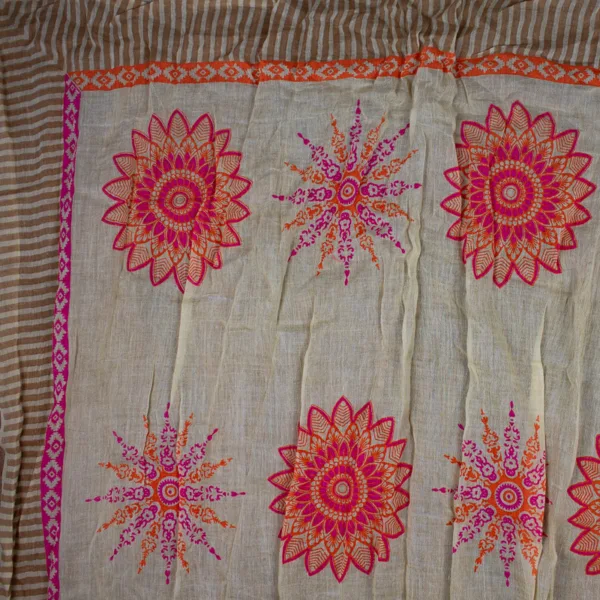 Schal aus Baumwolle von Sarah und Sally mit Quasten, Orange und Pink auf Ecru.