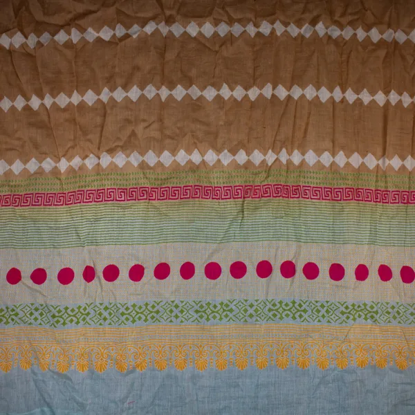 Schal aus Baumwolle von Sarah und Sally mit Quasten, Ocker, Hellblau, Pink, Gelb und Grün Muster über den ganzen Schal.