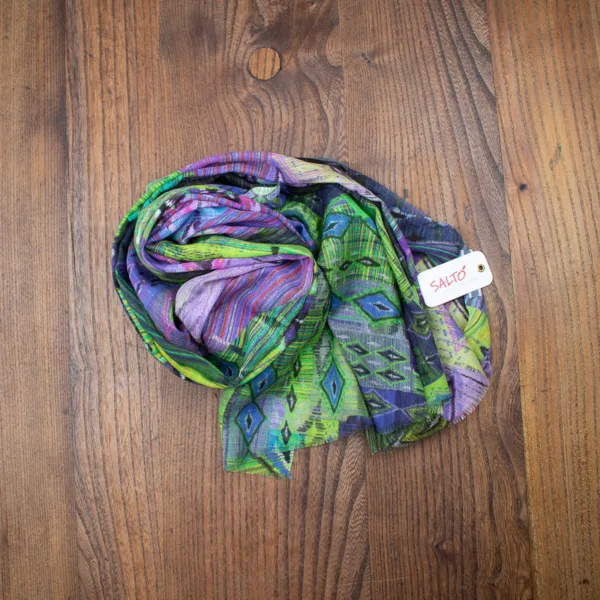 Schal von Salto, grafisches Muster, Violett und Grüntöne 80 % Baumwolle und 20 % Seide