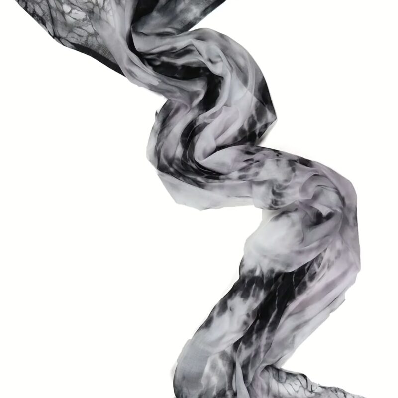 Schal schwarzweiß von Salto Batikoptik, 90 % Lyocell 10 % Seide