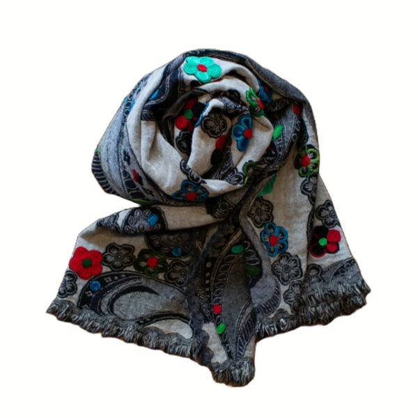 Wunderschöner Schal, 100 % Wolle schwarz-weiß, mit bunten Blumen bestickt.