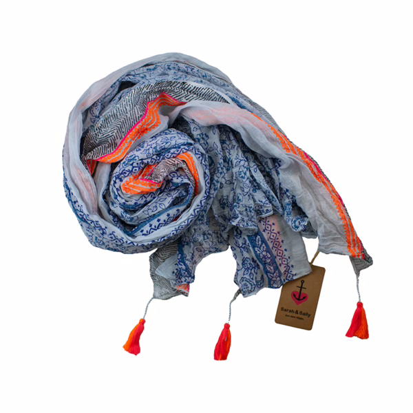 Schal 100 % Baumwolle - Blaue Streublumen mit Neon-Stickerei | Sarah und Sally