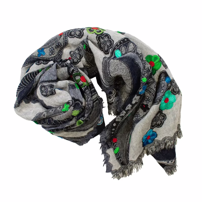 Schwarzer Wollschal von Kashmir Arts mit handgestickten, leuchtenden Blumen in Grün, Blau und Rot