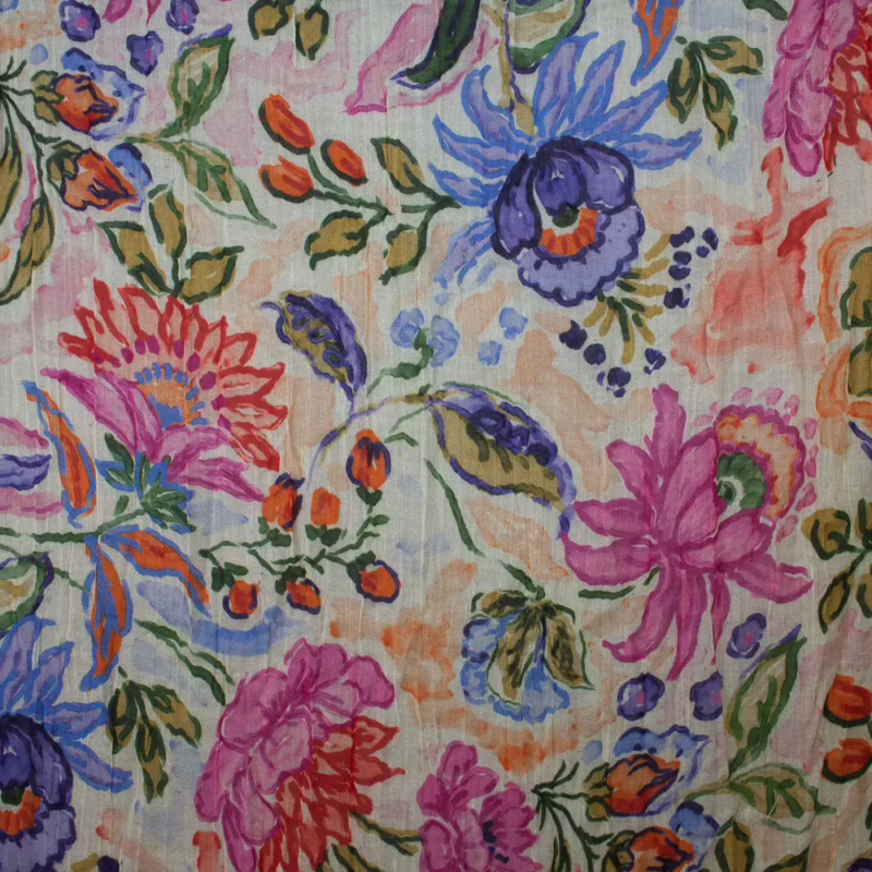 Leichter Wollschal mit buntem Blumenmuster aus reiner Wolle von Sarah & Sally.