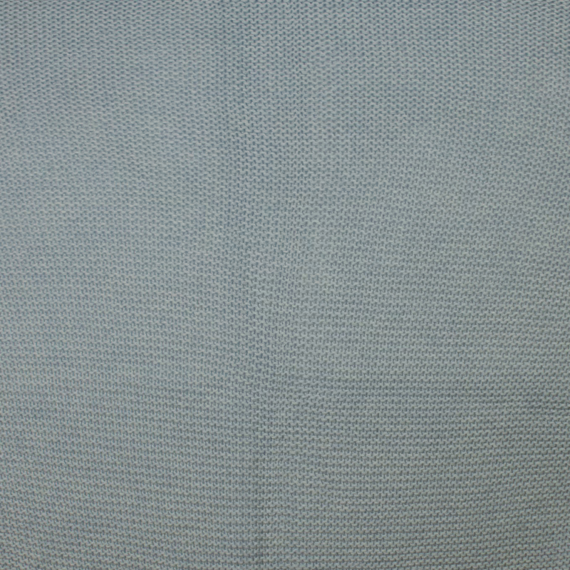 Dreiecksschal in Hellblau, kraus gestrickt, von Sarah und Sally.