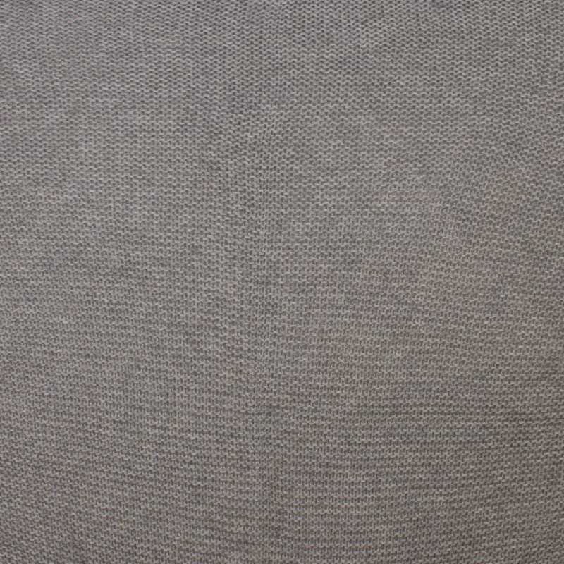 Dreiecksschal in Grau, kraus gestrickt, von Sarah und Sally.