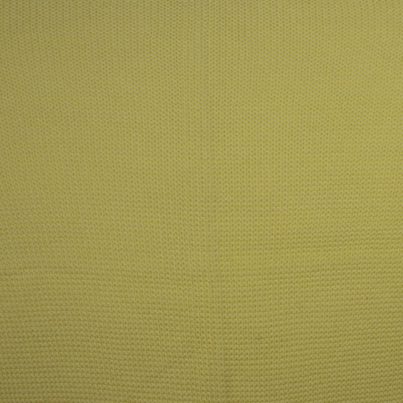 Dreiecksschal in Pastellgelb, kraus gestrickt, von Sarah und Sally.
