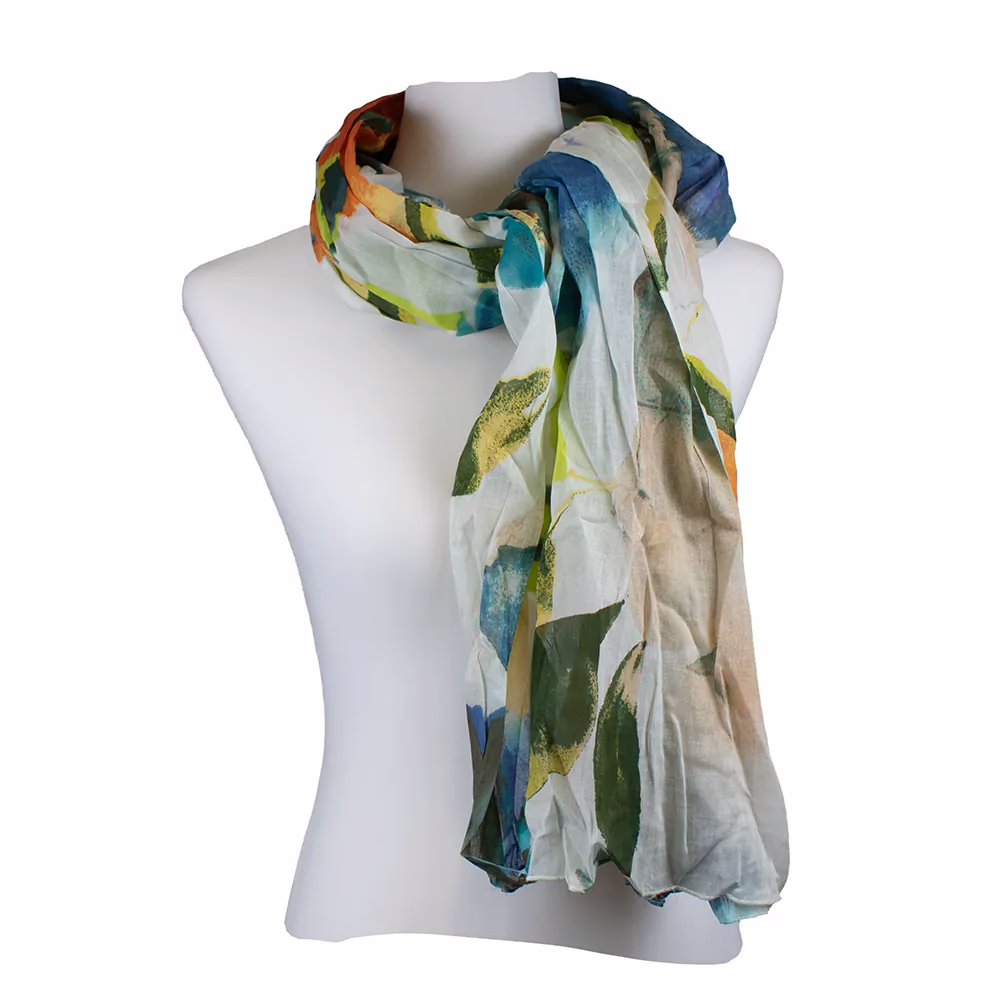 Schal in zarten Rosé- und Apricottönen mit großflächigem Blumenmuster aus feinen Linien. Konturierte Blütenformen in Rosa und Pink gleichmäßig über die gesamte Fläche verteilt. Teilweise überlagernde Linien erzeugen eine leichte Transparenzwirkung. Keine Fransen sichtbar.