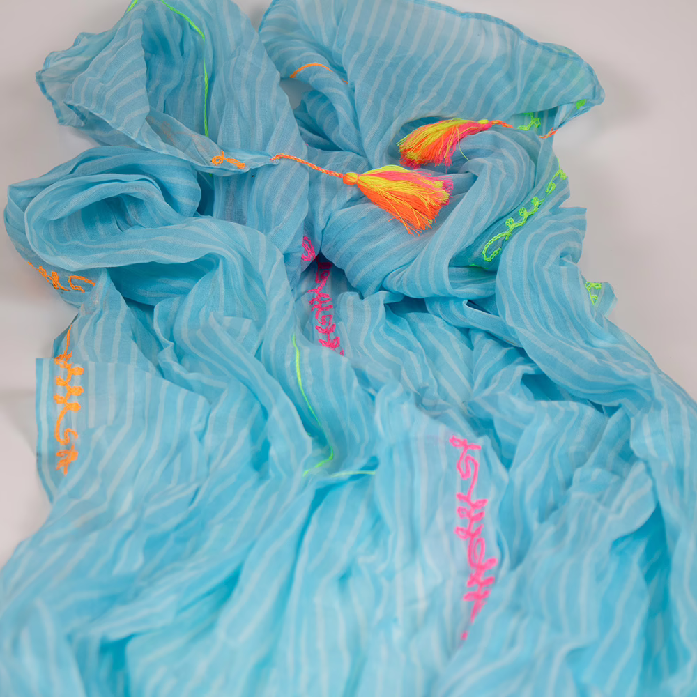 Detailaufnahme des Musters – Sarah & Sally Baumwollschal Türkis