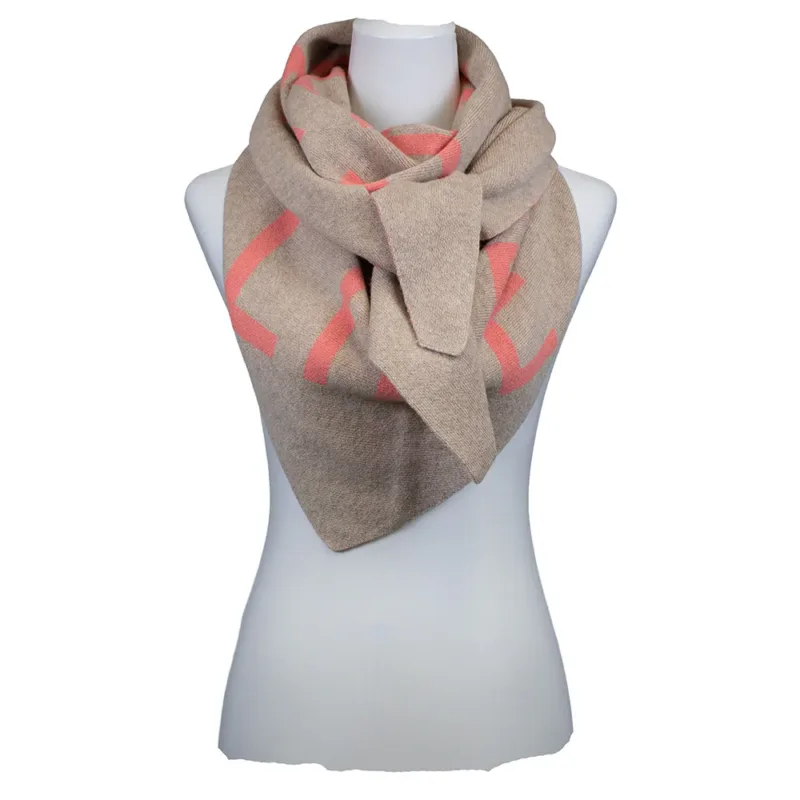 Dreiecksschal Sarah & Sally in Beige mit orangem Schriftzug Balance in Life, weicher Wollmix mit Kaschmir.
