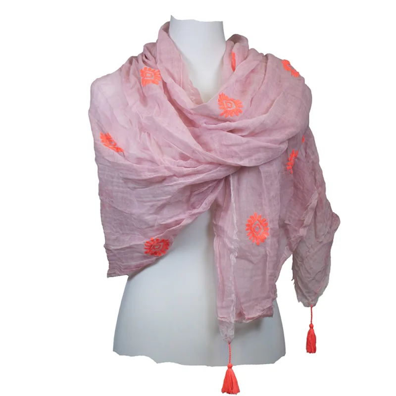 Sarah und Sally | Wollschal Rosa mit Stickerei und Quasten